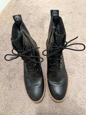 Timberland woman’s 8.5 boots